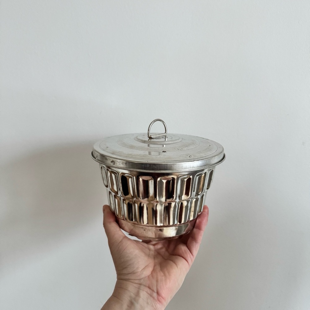 Pudding mold - with lid